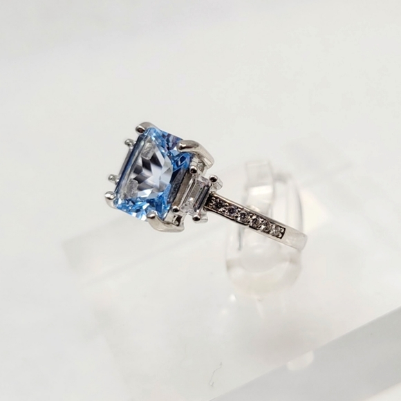 Sterling 2ct Topaz Ring - Picture 13 of 16